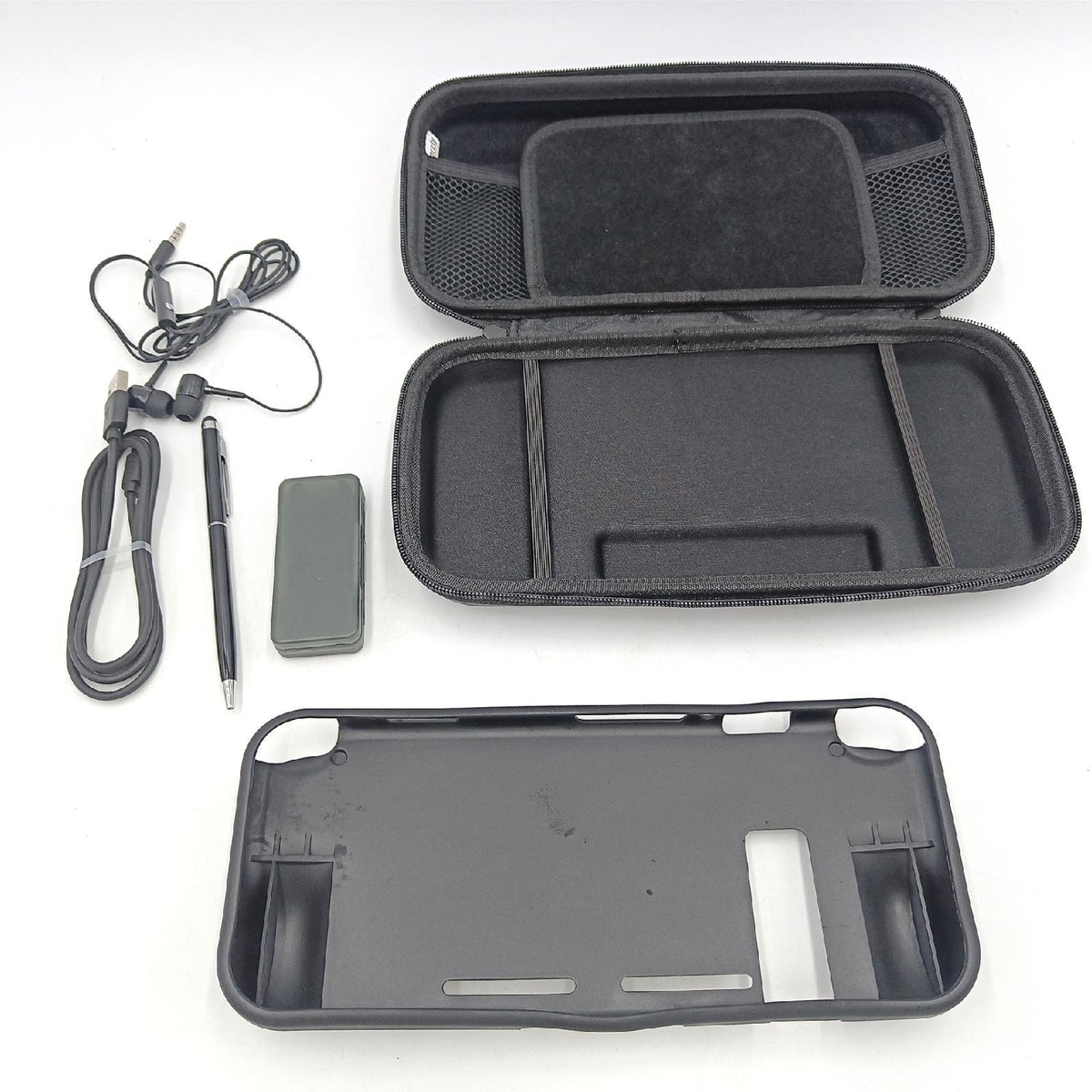 Switch Accesoires  Orzly Zubehör für Nintendo Switch Panzerglas Schutzfolien  USB Ladekabel  Konsole Tragetasche  Spiele Patronenhülse  Comfort Grip Case  Kopfhörer SCHWARZ