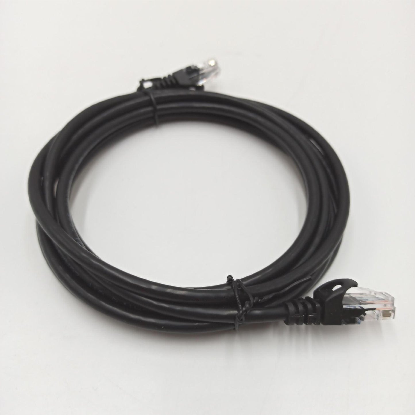 Amazon Basics Ethernetkabel Netzwerkzubehör RJ45 Cat6 Gigabit Internet Verbindung 3 Meter Schwarz