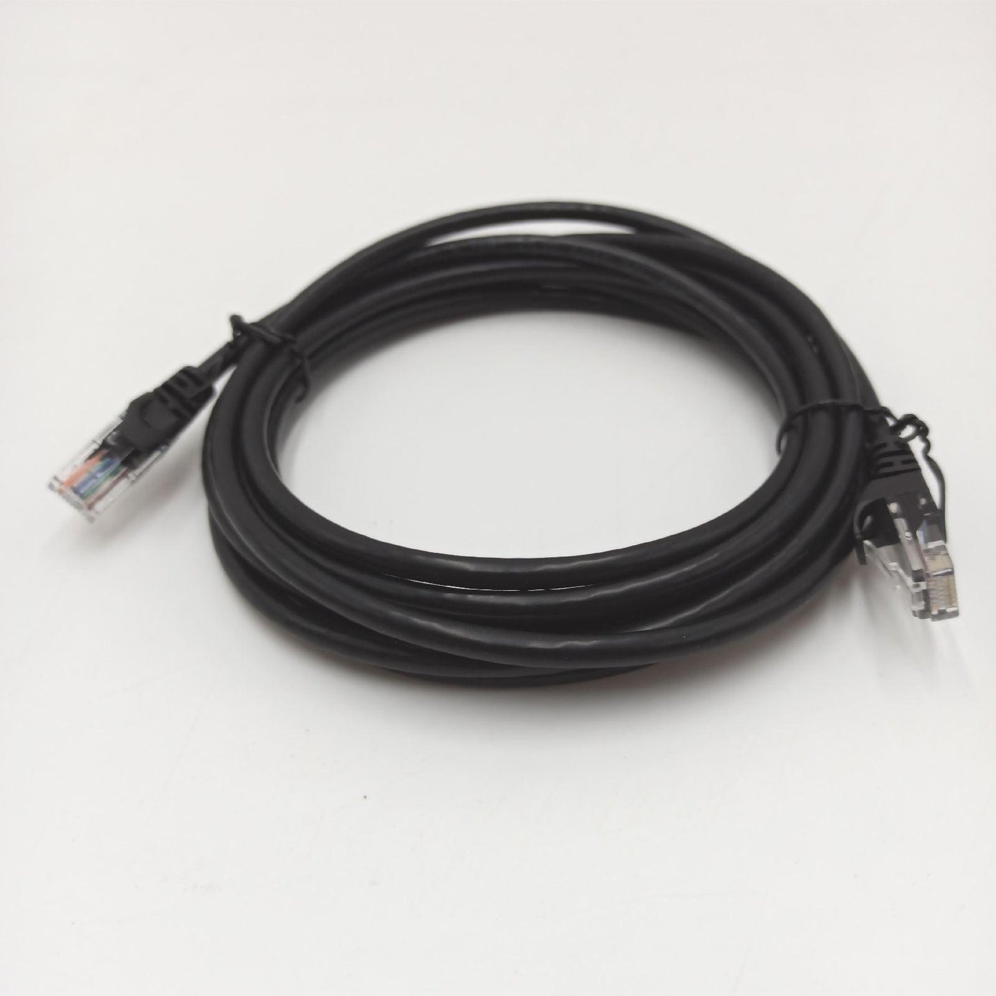 Amazon Basics Ethernetkabel Netzwerkzubehör RJ45 Cat6 Gigabit Internet Verbindung 3 Meter Schwarz