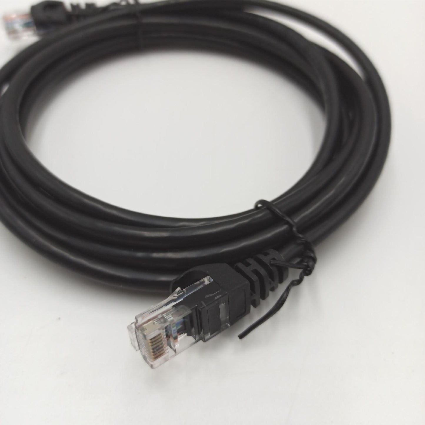 Amazon Basics Ethernetkabel Netzwerkzubehör RJ45 Cat6 Gigabit Internet Verbindung 3 Meter Schwarz