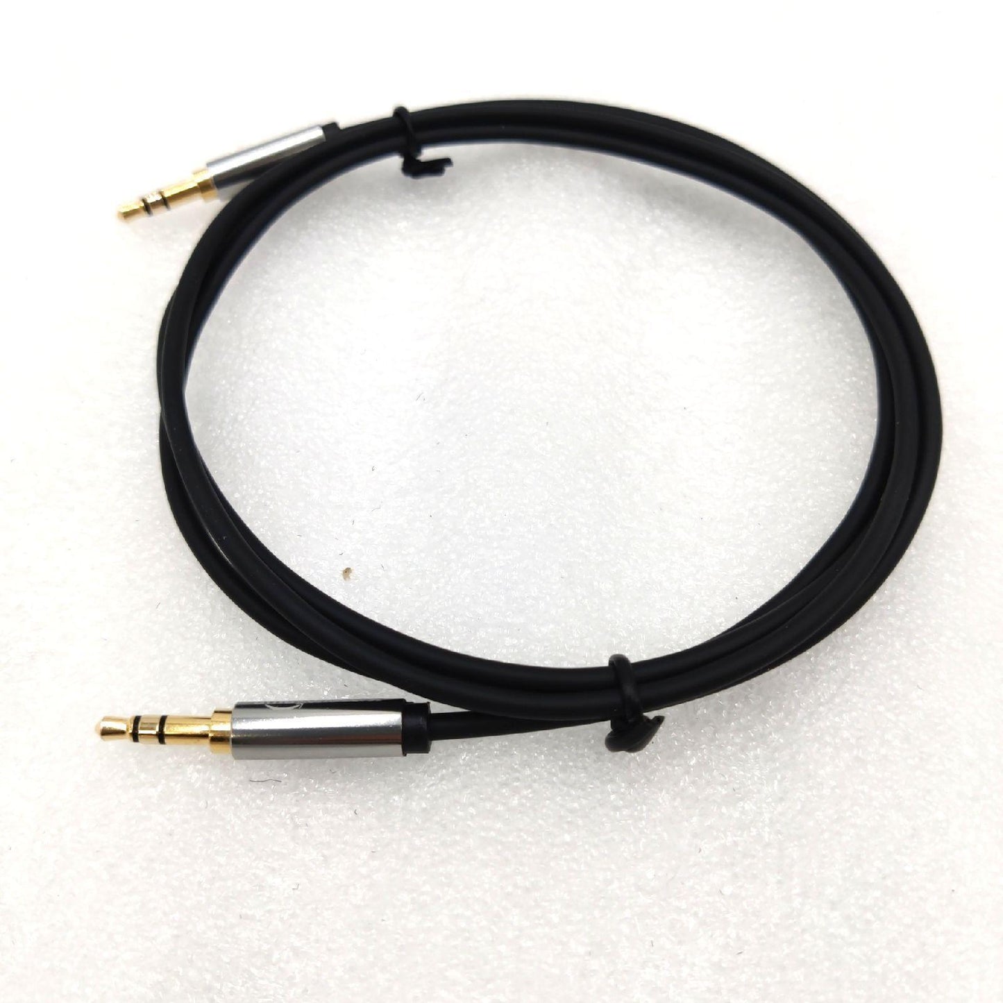 Amazon Basics Auxiliary Kabel 3,5 mm Klinkenstecker auf 3,5 mm Klinkenstecker 1.2 m 2er Pack Schwarz Premium