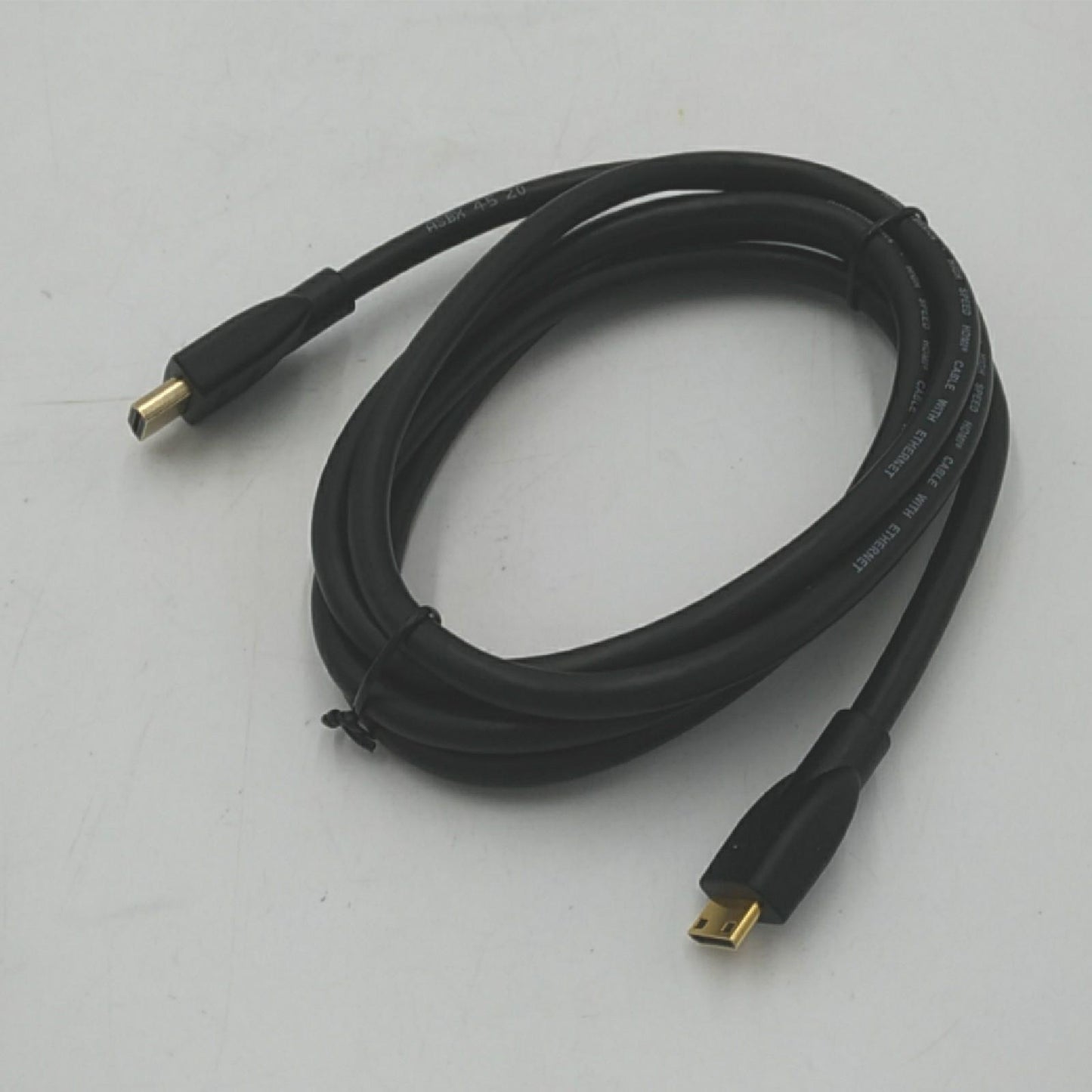 Amazon Basics Kabel Verbindungstechnik Mini HDMI auf HDMI 1 8 Meter Schwarz HDMI Anschluss