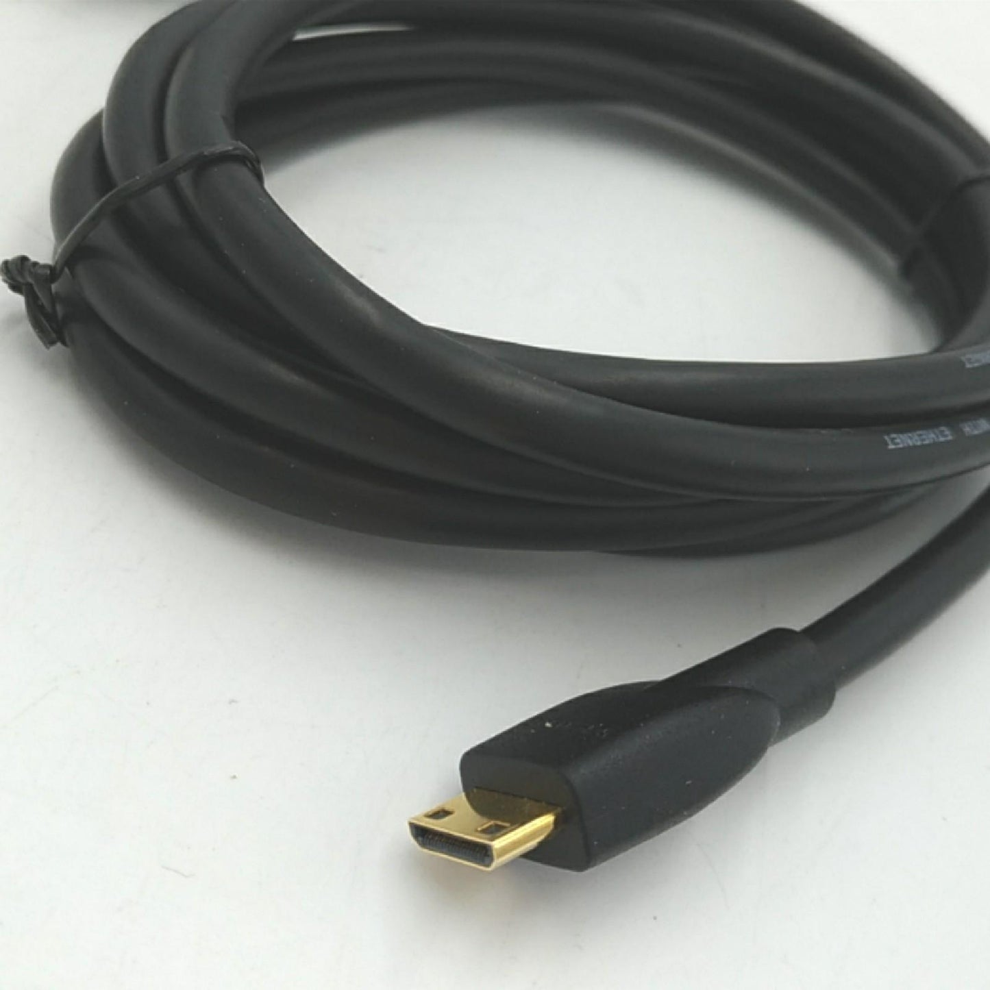 Amazon Basics Kabel Verbindungstechnik Mini HDMI auf HDMI 1 8 Meter Schwarz HDMI Anschluss