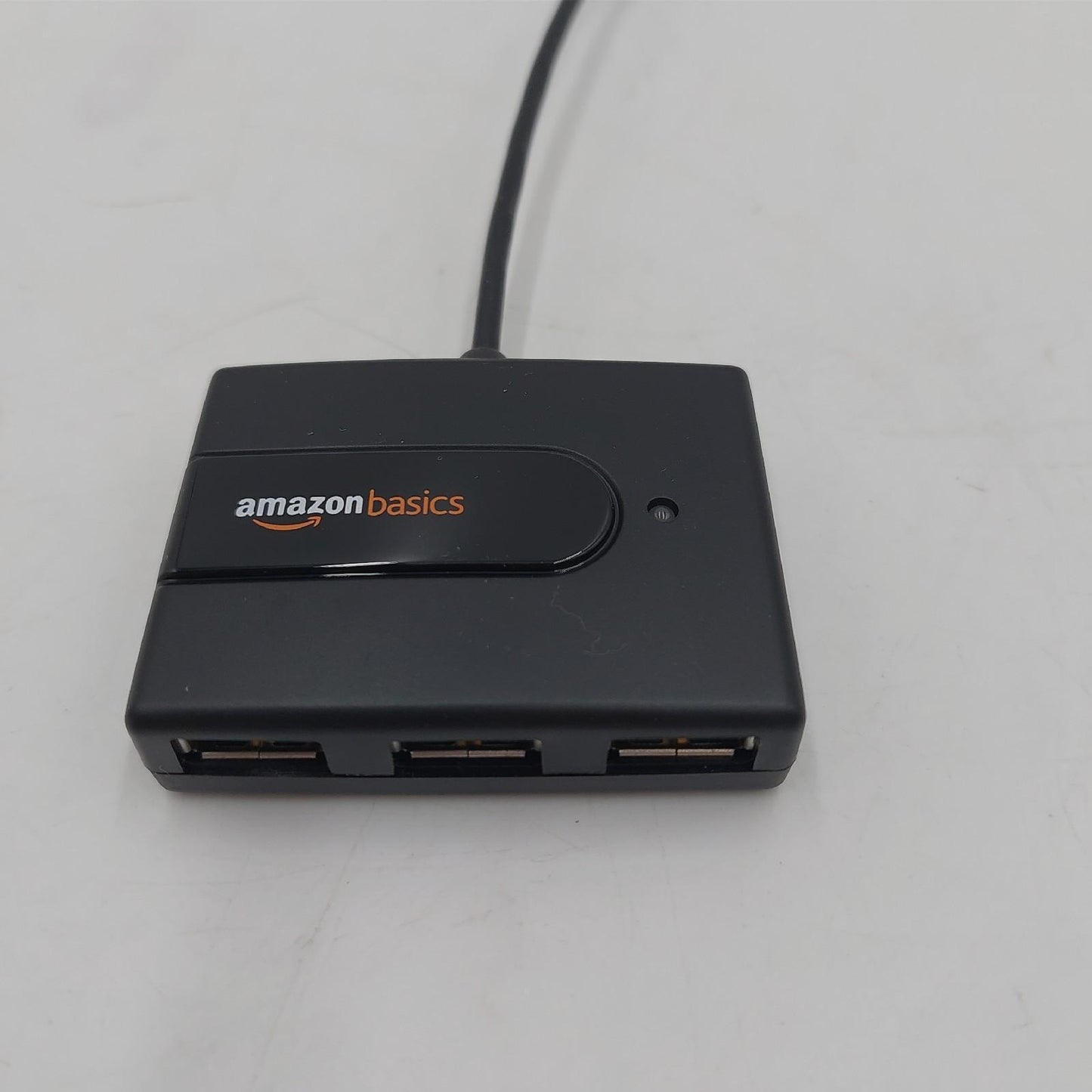 Amazon Basics USB Hub 2.0 Ultra mit 4 Ports, Schwarz