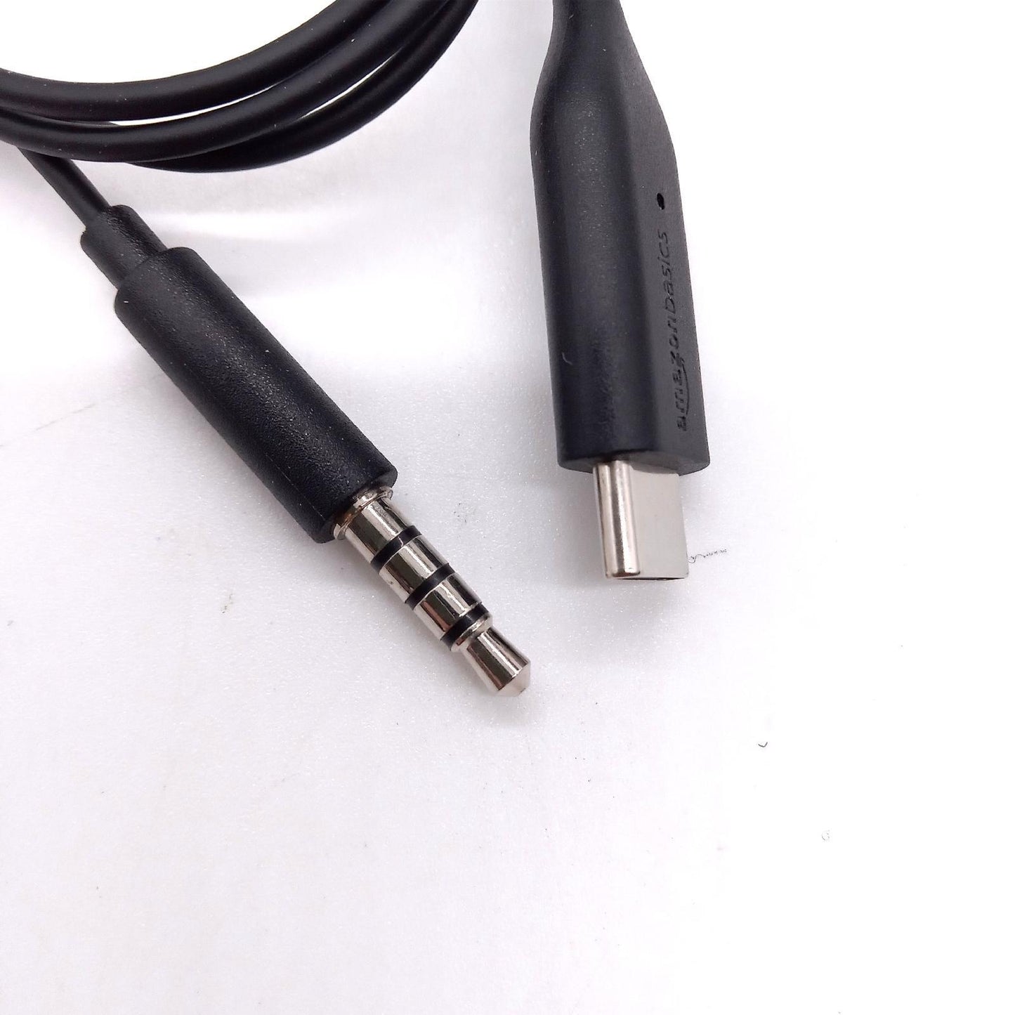 AmazonBasics Aux Kabel Audio Zubehör USBC auf 35 mm Stecker 09 Meter Schwarz Soundqualität