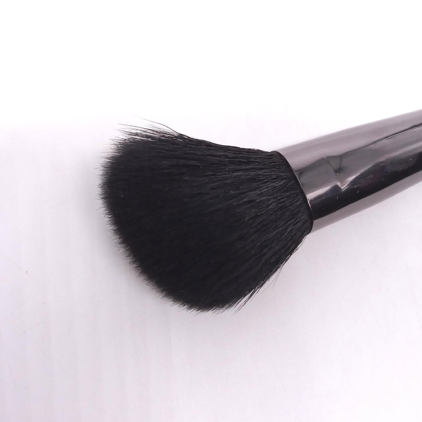 KIKO Milano Face 10 Blush Brush Schrägschnitt für Blush Lands und (14,99)