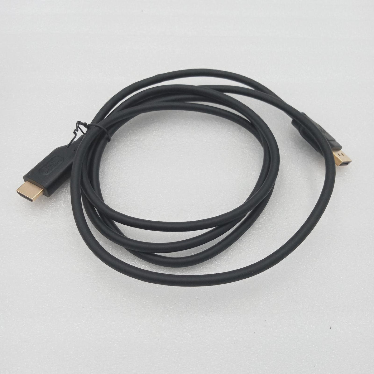 Amazon Basics DisplayPort (Quelle) auf HDMI (Display)-Kabel, unidirektional, 4K bei 30 Hz, 1920 x 1200, 1080 P, vergoldete Stecker, 1.8 m, Schwarz
