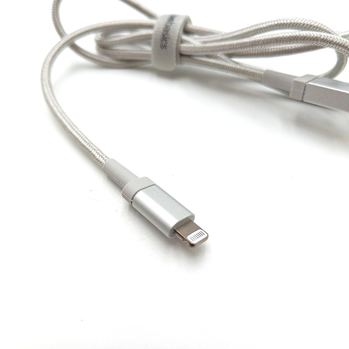 Amazon Basics Verbindungskabel Ladekabel Kabel Zubehör Auf Usb A Nylon Umflochten Mfi Silber 09 Meter Effizient