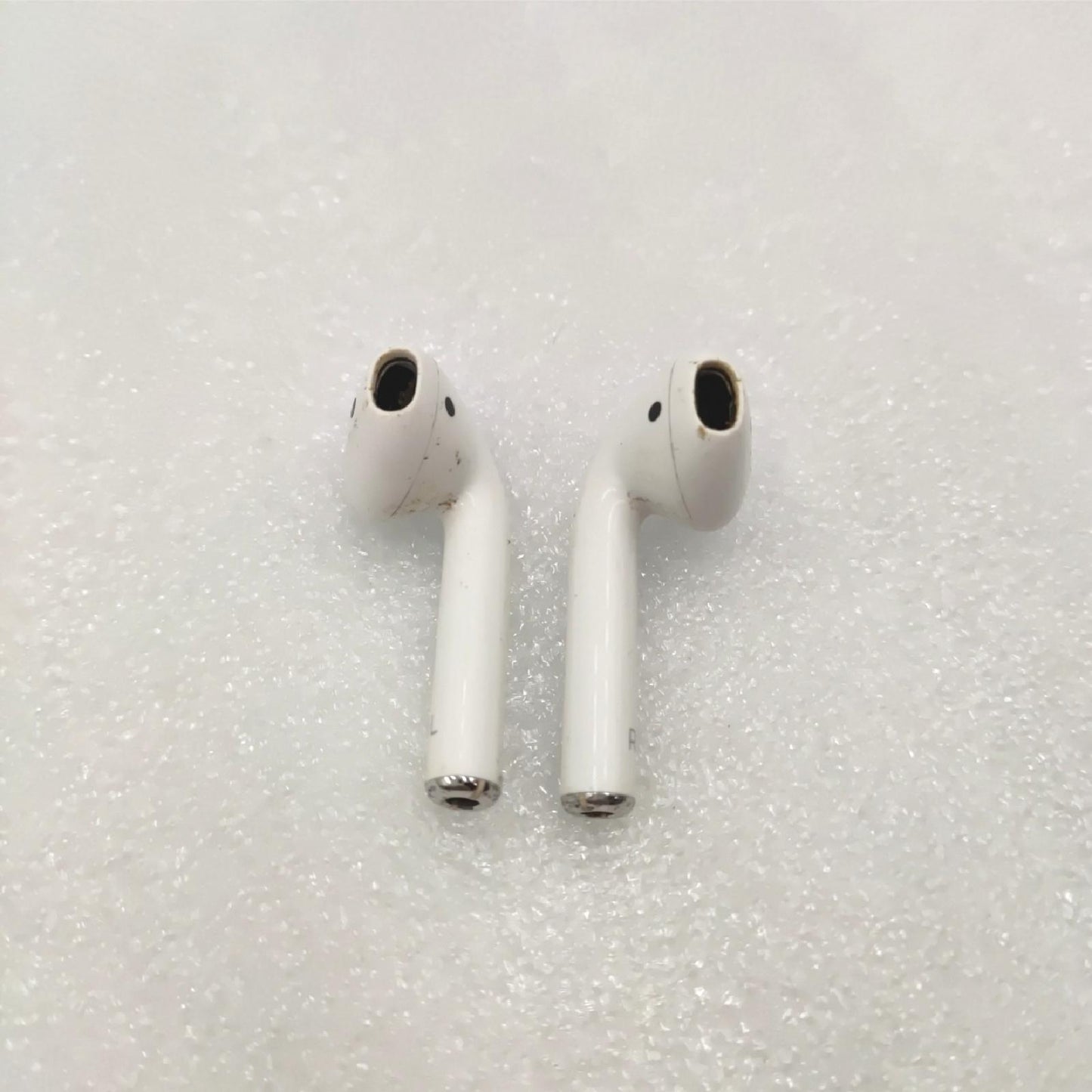 Apple AirPods mit kabelgebundenem Ladecase 2 Generation defekt siehe Bilder
