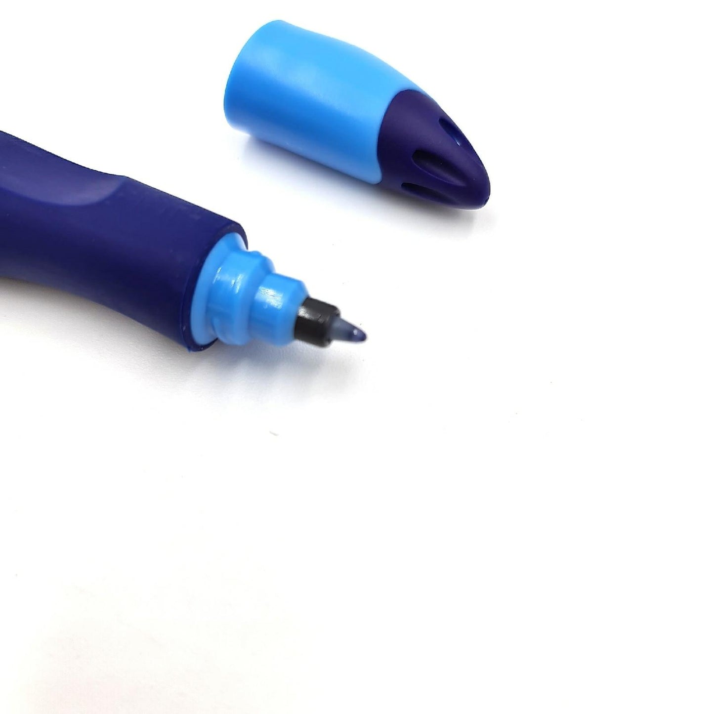 STABILO Tintenroller Schreibgeräte EASYoriginal Ergonomisch für Rechtshänder dunkel hellblau komfortabel schreiben bequem schreiben