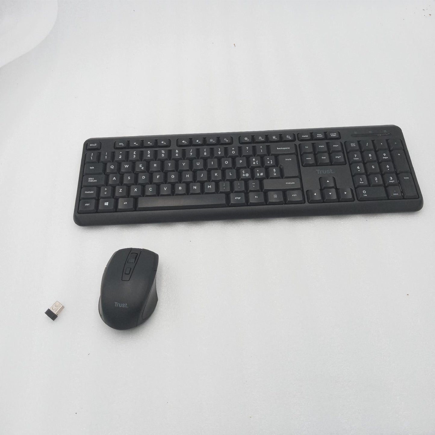 Trust Tastatur Maus Set kabellos Office Multimedia Italienisches Layout USB Receiver Schwarz