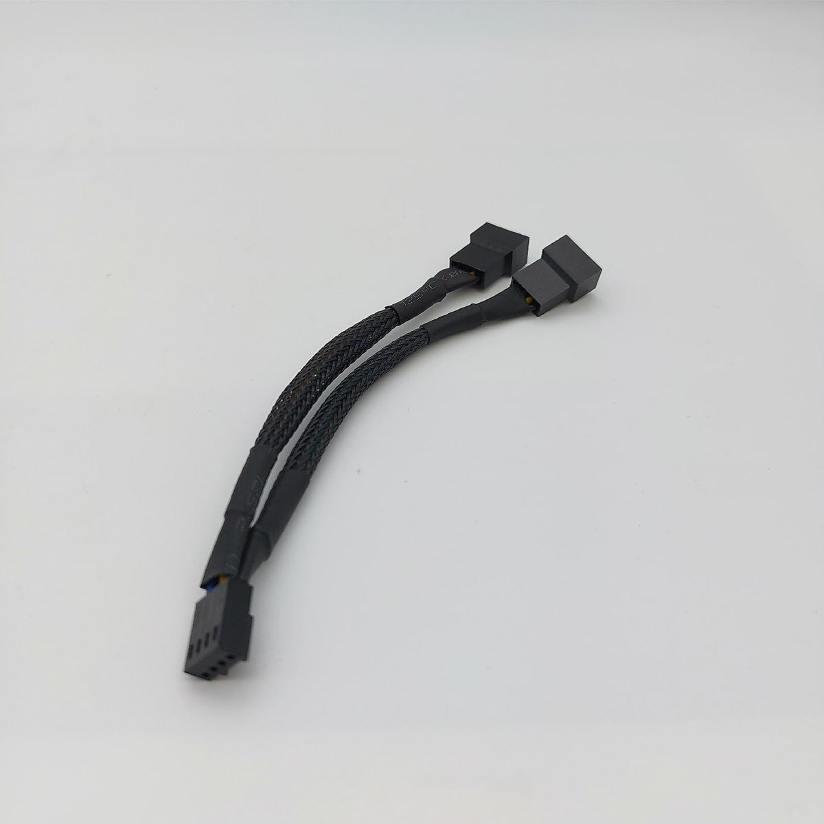 InLine 33328Y Y-Kabel für Lüfter PWM  4pol Molex 1 Stecker / 2 Buchse  0 15m  schwarz