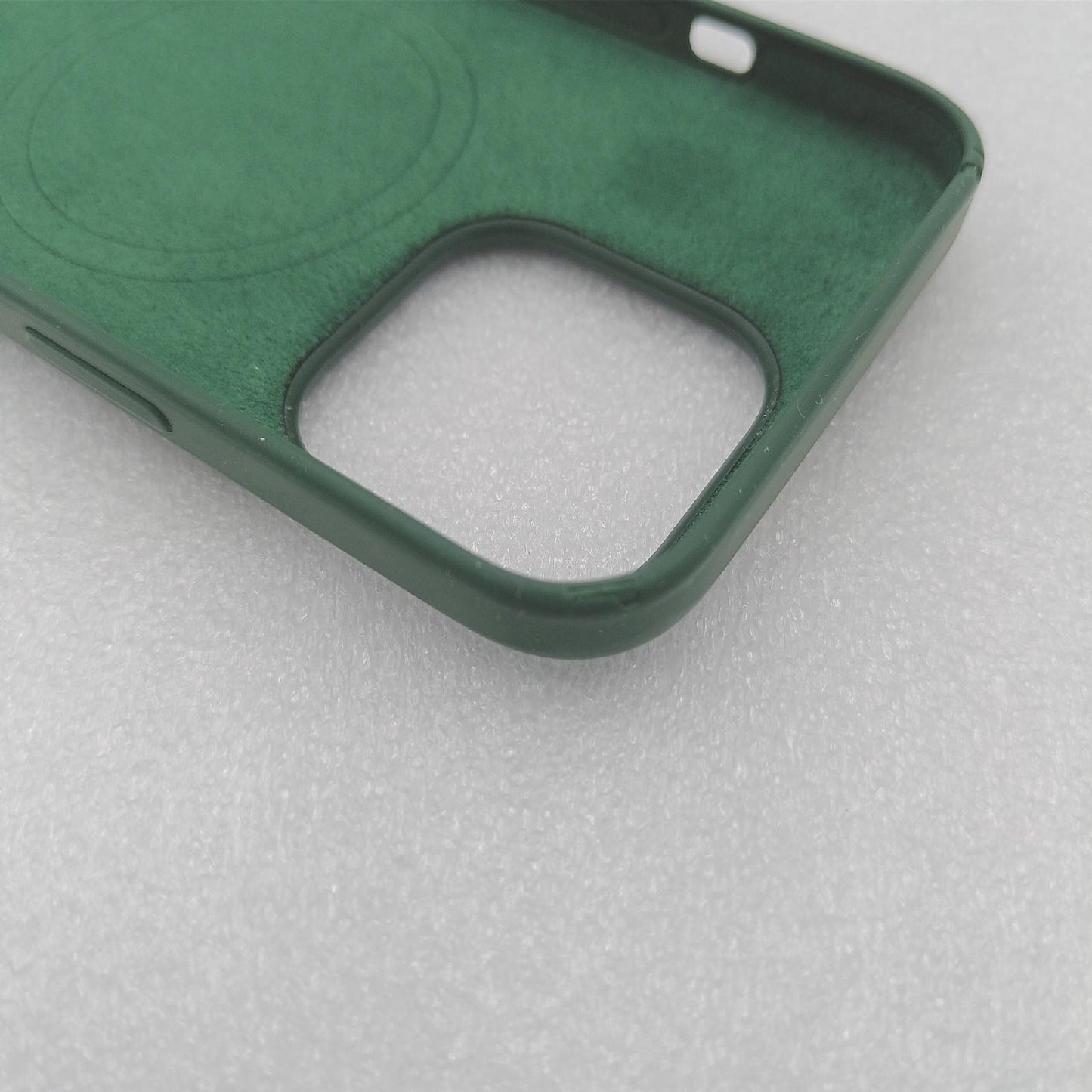 Apple Silikon Case MagSafe iPhone 13 Pro Klee Kanten beschädigt