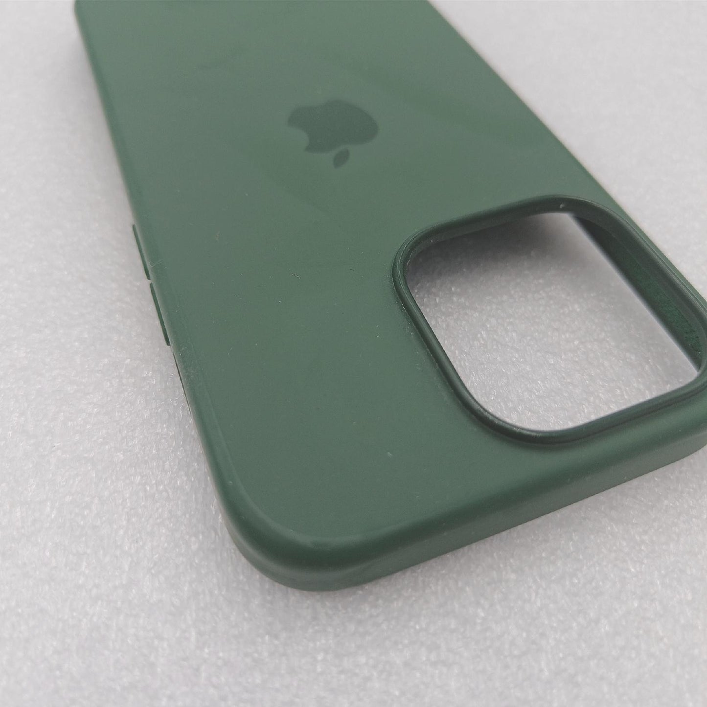 Apple Silikon Case MagSafe iPhone 13 Pro Klee Kanten beschädigt