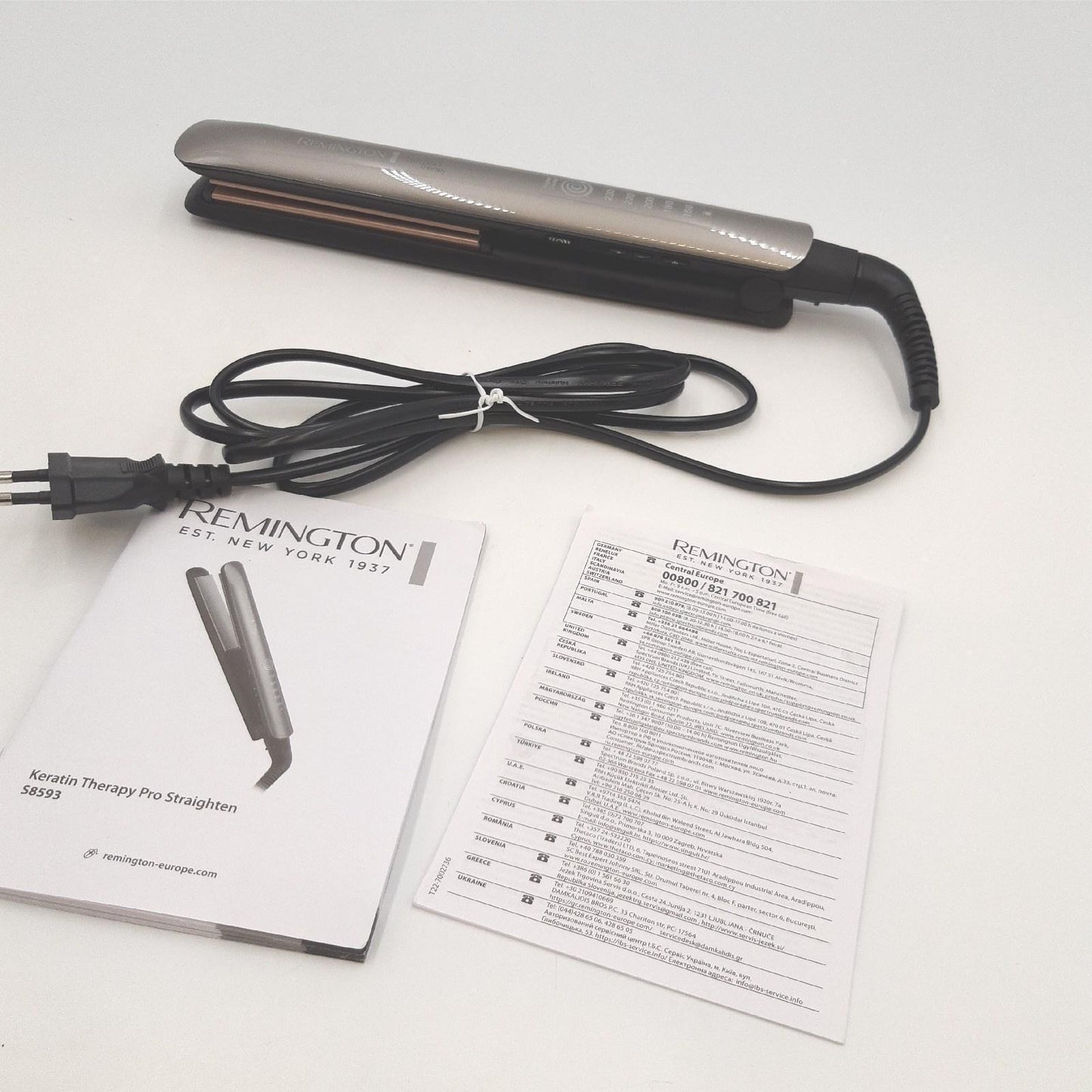 Remington Glätteisen Profi [Hitzeschutzsensor um Haarschäden zu verringern] Keratin Protect (hochwertige Keratin-Keramikbeschichtung mit Mandelöl) Digitales Display, 160-230°C, Haarglätter S8593