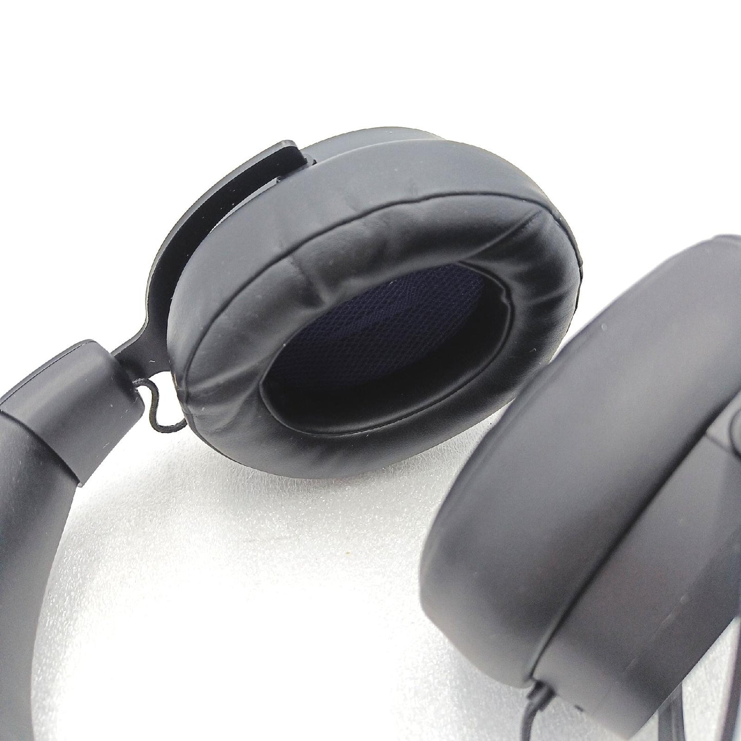 NZXT Kabelgebundenes PC-Gaming Relay-Headset – AP-WCB40-B2 - Hi-Res-Audio-Zertifiziert – DTS Headphone:X Surround-Sound – Leichtes und Komfortables Design – Abnehmbares Mikrofon – Schwarz