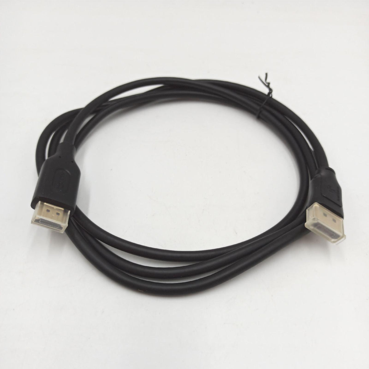 Amazon Basics DisplayPort (Quelle) auf HDMI (Display)-Kabel, unidirektional, 4K bei 30 Hz, 1920 x 1200, 1080 P, vergoldete Stecker, 1.8 m, Schwarz