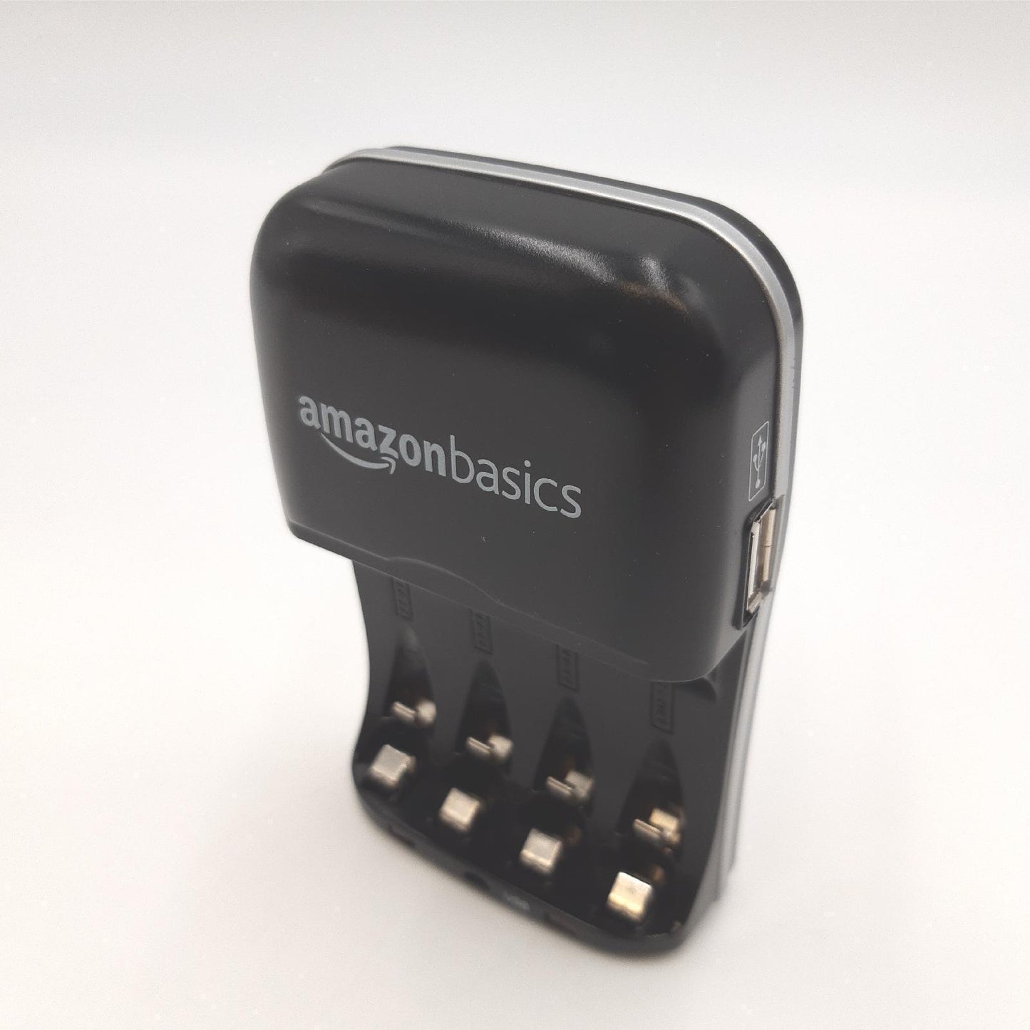 Amazon Basics Batterieladegerät Elektronik Zubehör Modell Schwarz Akkus laden leicht gemacht
