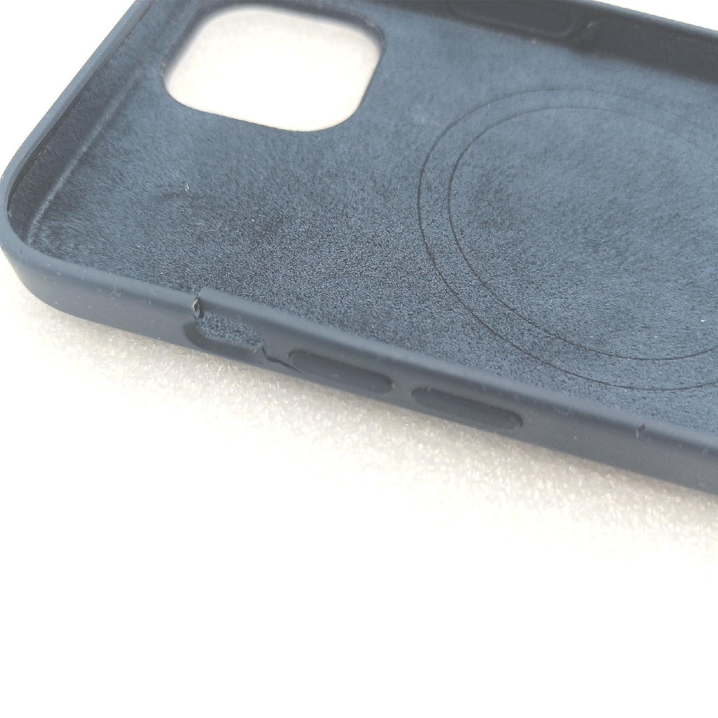 Apple iPhone 14 Silikon Case MagSafe Sturmblau Huelle leicht beschaedigt