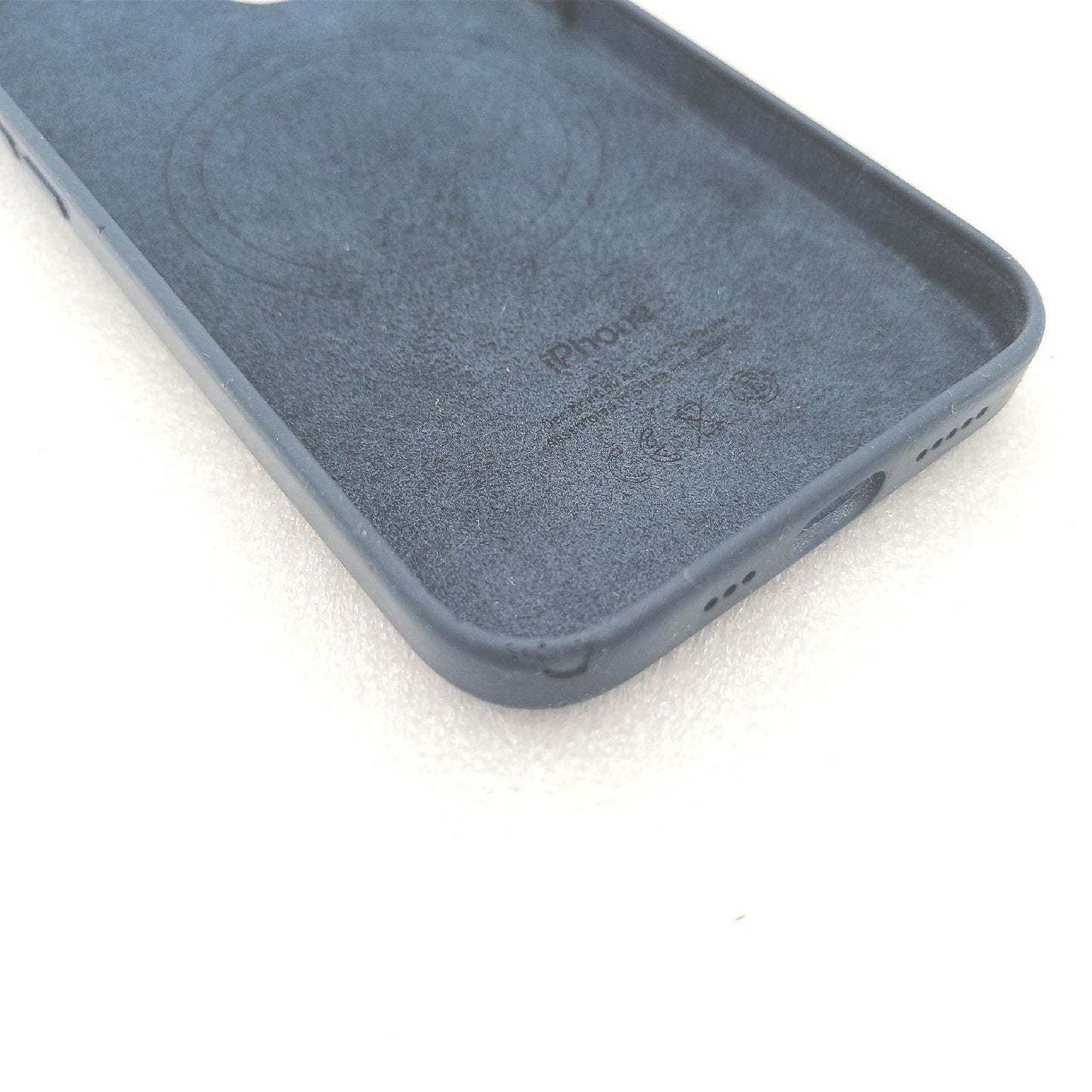 Apple iPhone 14 Silikon Case MagSafe Sturmblau Huelle leicht beschaedigt