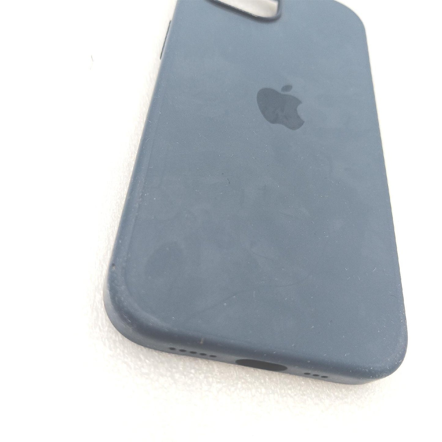 Apple iPhone 14 Silikon Case MagSafe Sturmblau Huelle leicht beschaedigt
