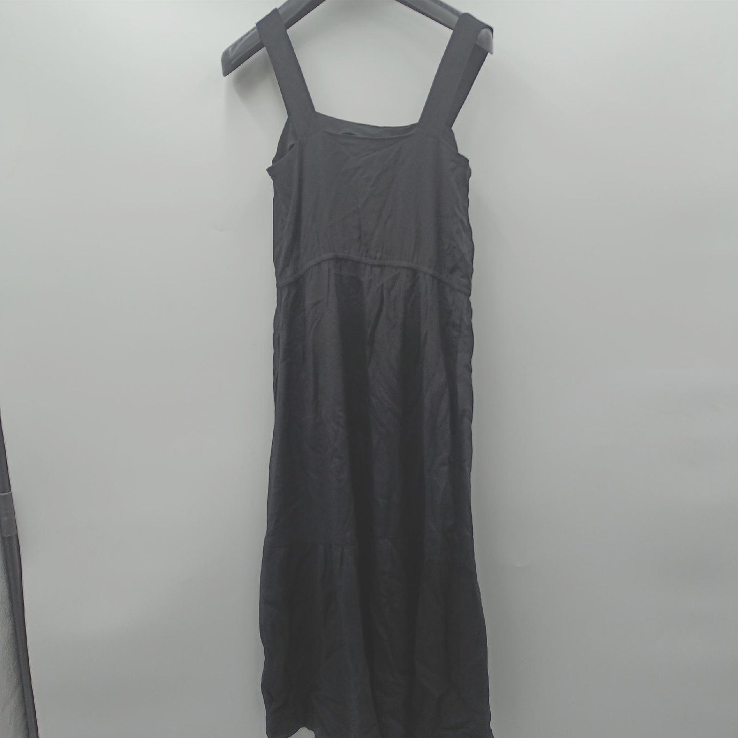 Amazon Essentials Kleid Damenmode Kleidung XS Schwarz fließend elegant