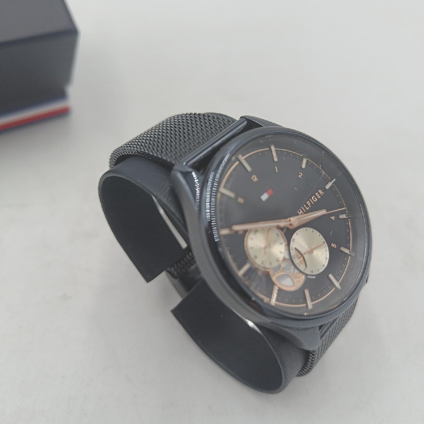 Tommy Hilfiger Multi Zifferblatt Quarz Uhr für Damen mit Blaues Edelstahl-Mesh-Gliederarmband - 1782418