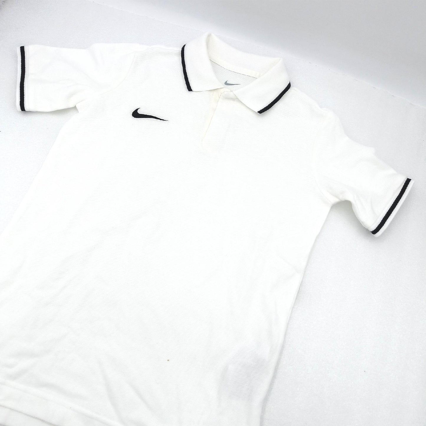 Nike Kinder Polo Shirt Kleidung TM CLUB19 SS Weiß Schwarz Sportstyle Gr S Spielspaß