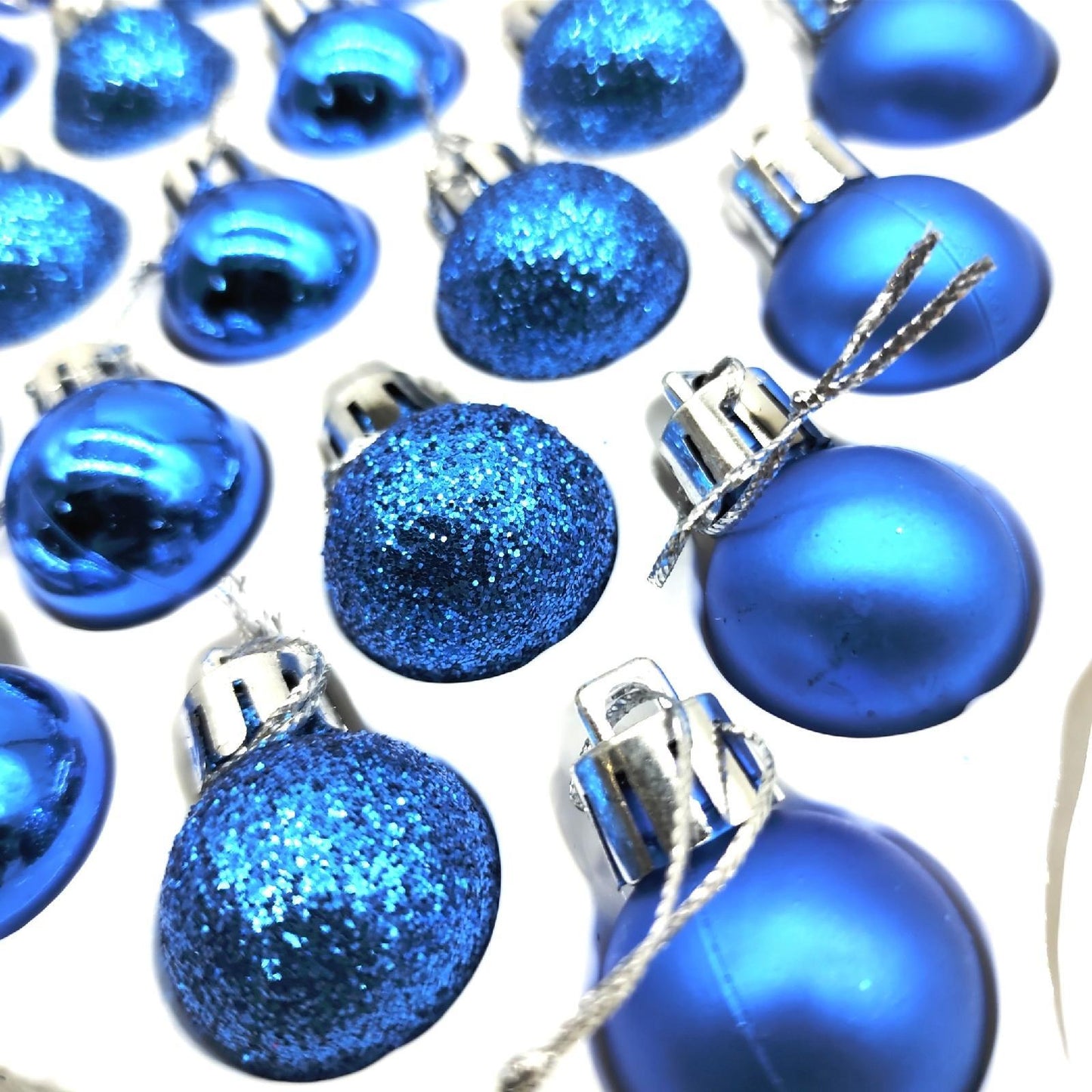 Christmas Concepts® Packung mit 25 Glänzend, Matt & Glitter Mini Weihnachtsbaum-Flitter (Blue)
