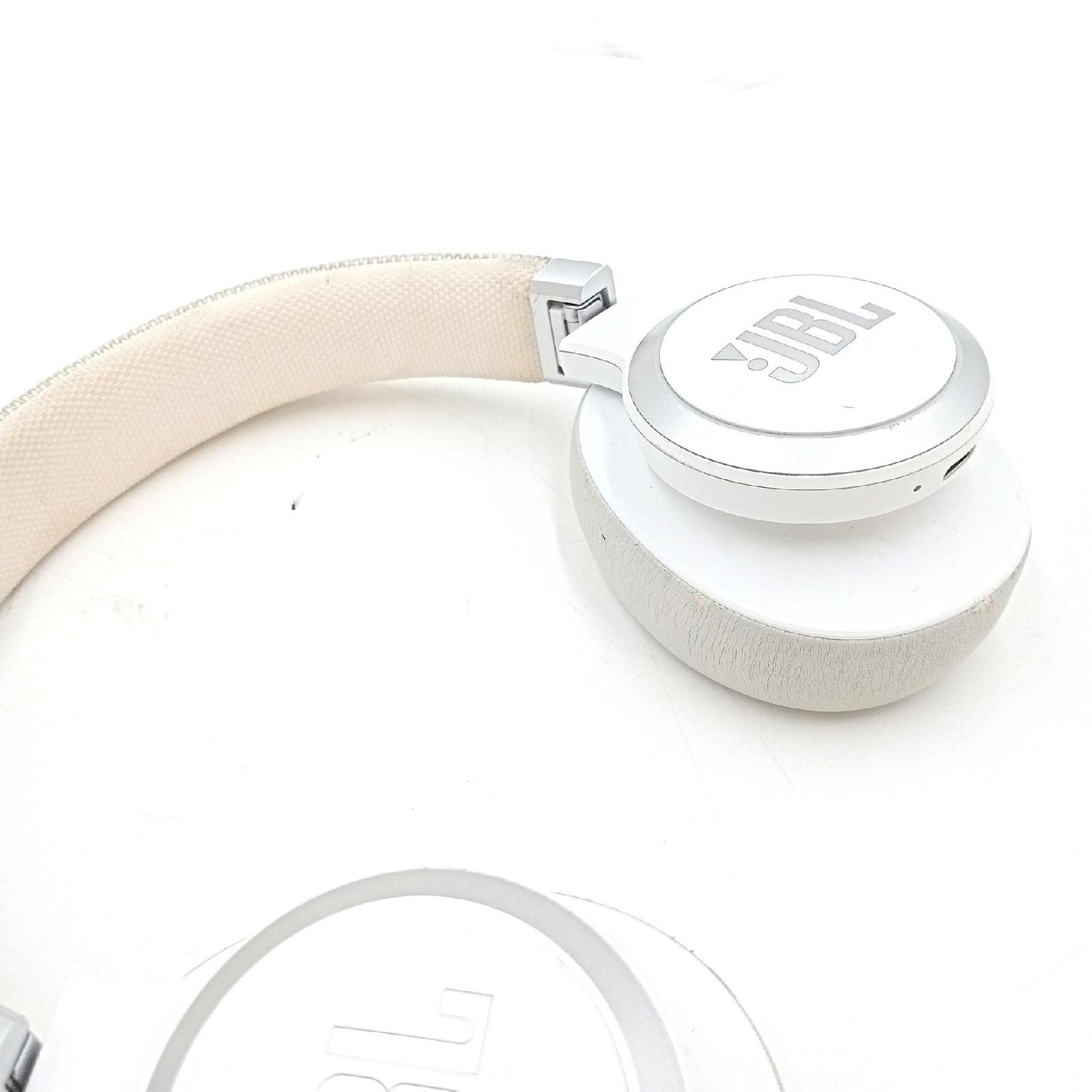 JBL Live 660 NC kabelloser Over Ear Bluetooth Kopfhörer Weiß ohne Funktion