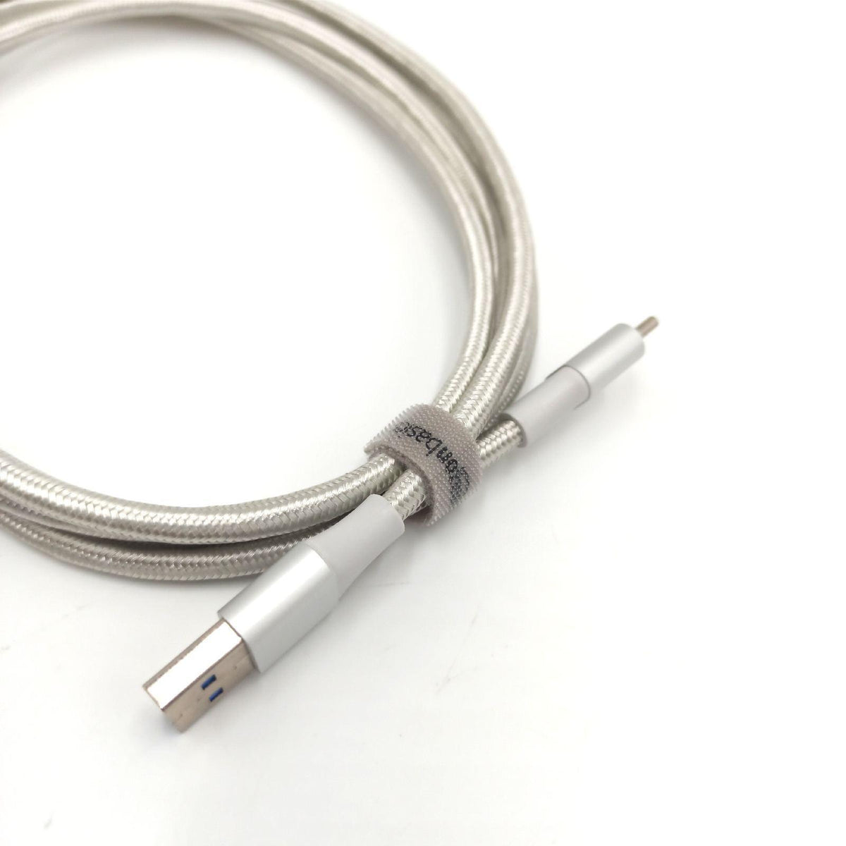 Amazon Basics Verbindungskabel  USB-C auf USB-A  3.1-Standard der 1. Generation  doppelt geflochtenes Nylon  1.8 m  Silberfarben