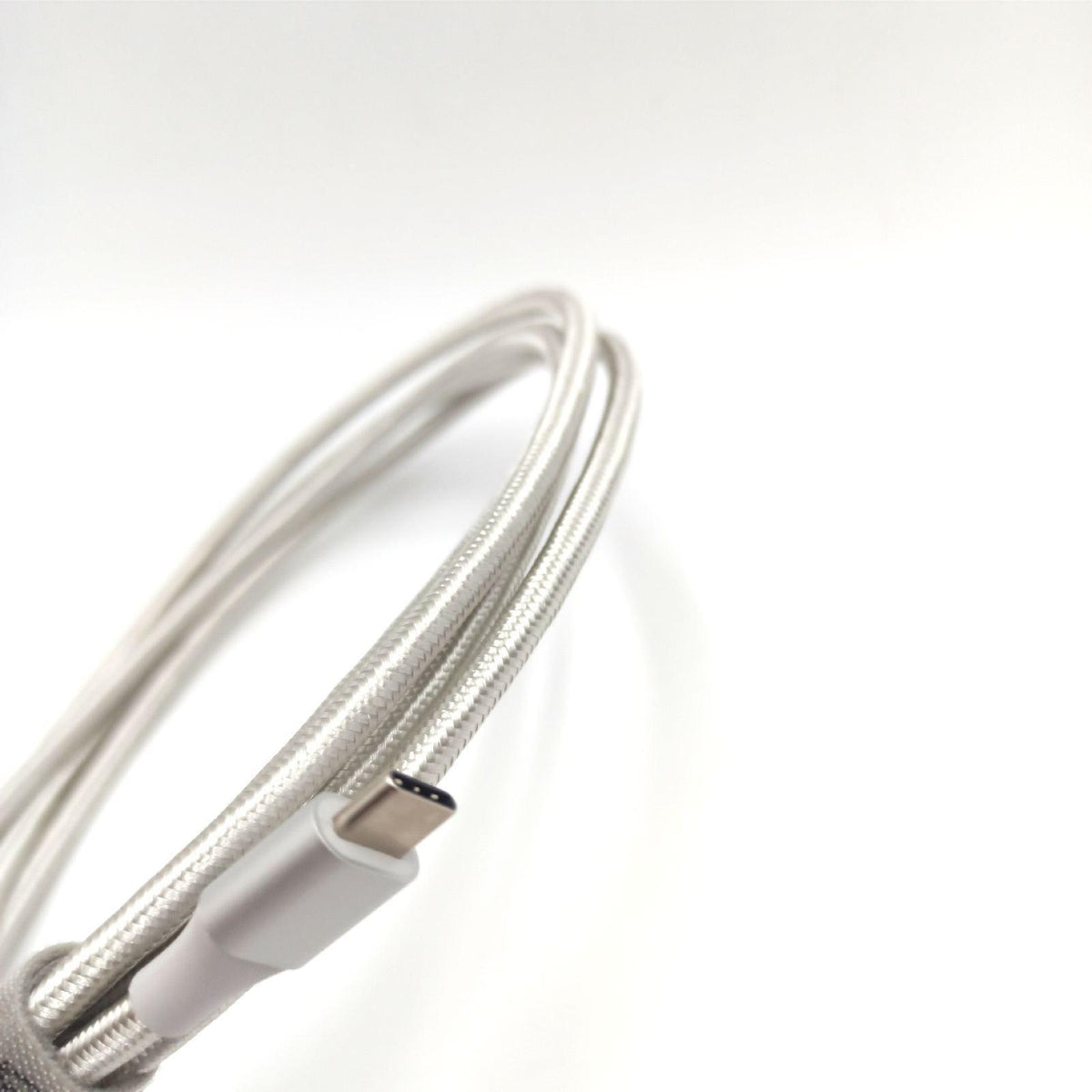 Amazon Basics Verbindungskabel  USB-C auf USB-A  3.1-Standard der 1. Generation  doppelt geflochtenes Nylon  1.8 m  Silberfarben