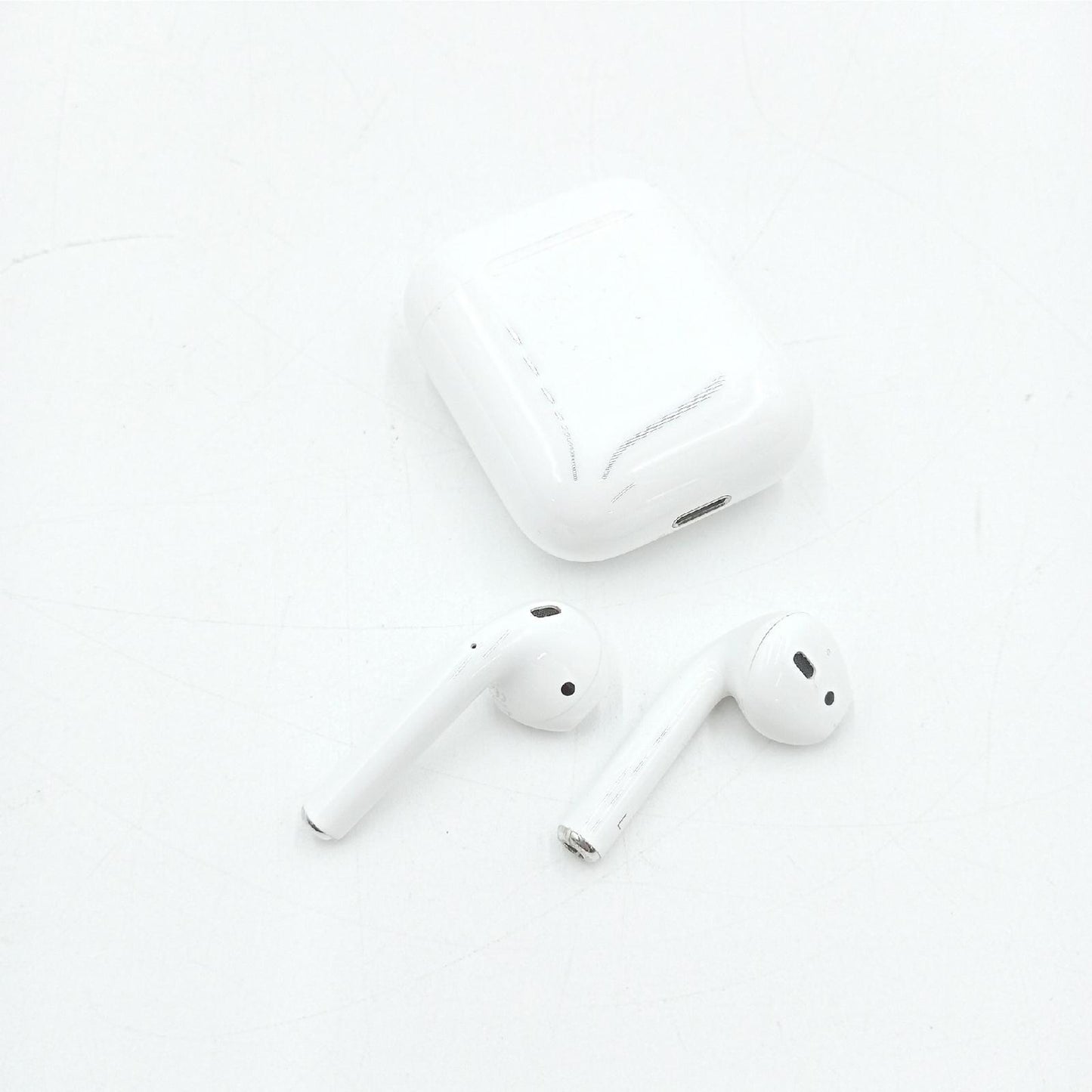 Apple Airpods -- Ladecase Kopfhörer Kabellos (149,00) - Defekt