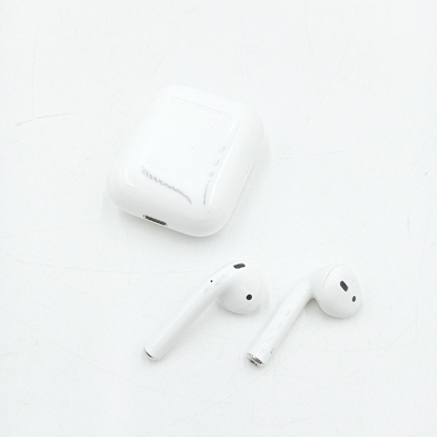 Apple Airpods -- Ladecase Kopfhörer Kabellos (149,00) - Defekt