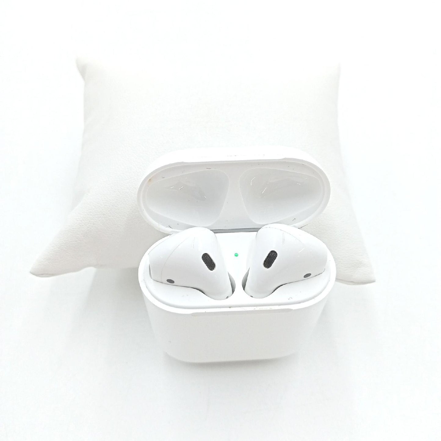Apple Airpods -- Ladecase Kopfhörer Kabellos (149,00) - Defekt