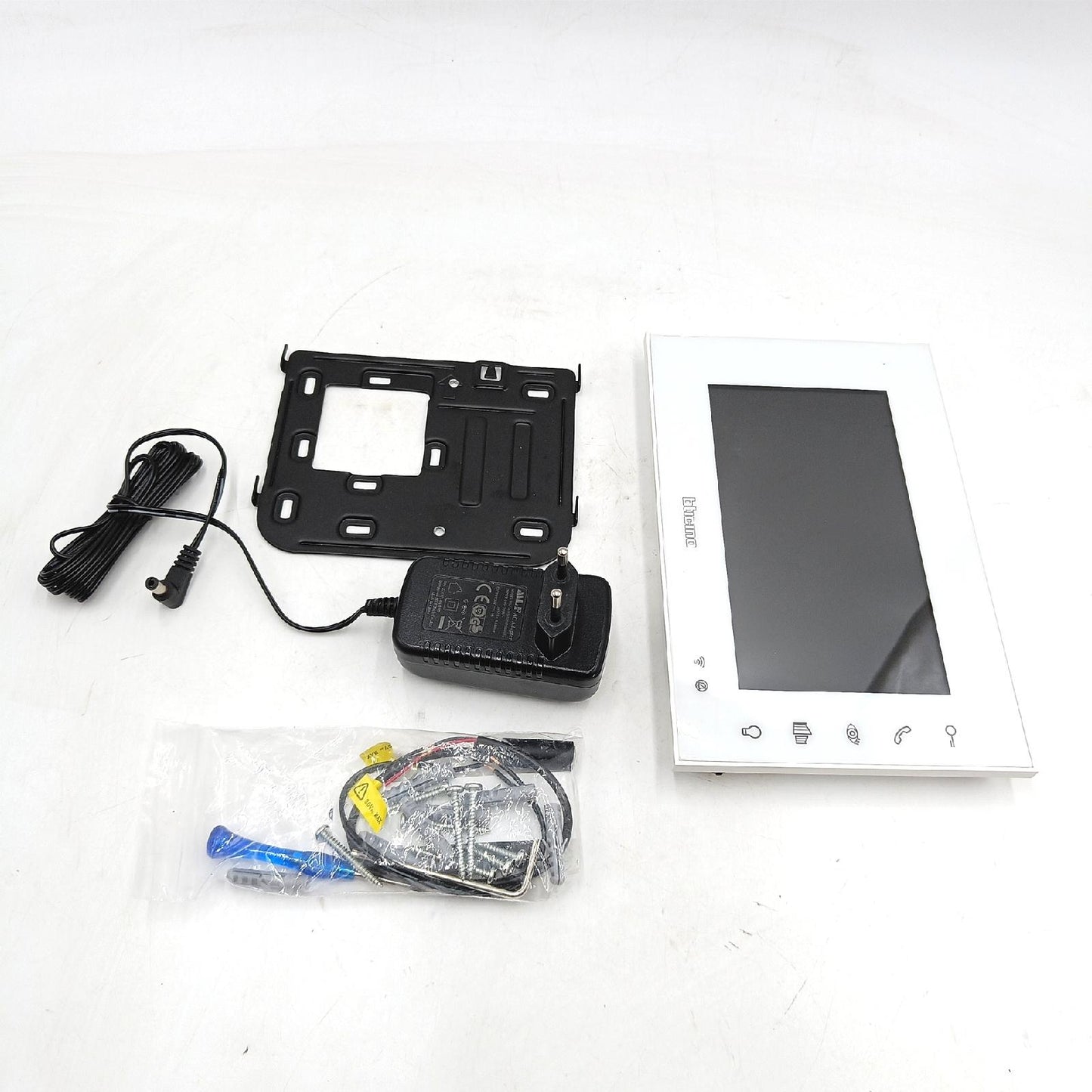 Bticino 335253 WIFI Video-Türsprechanlage mit zusätzlichem 2-Draht-Monitor, 7-Zoll-Display, Farben mit Freisprecheinrichtung, Touchscreen, App-Steuerung, zweites Display für Doppel- oder