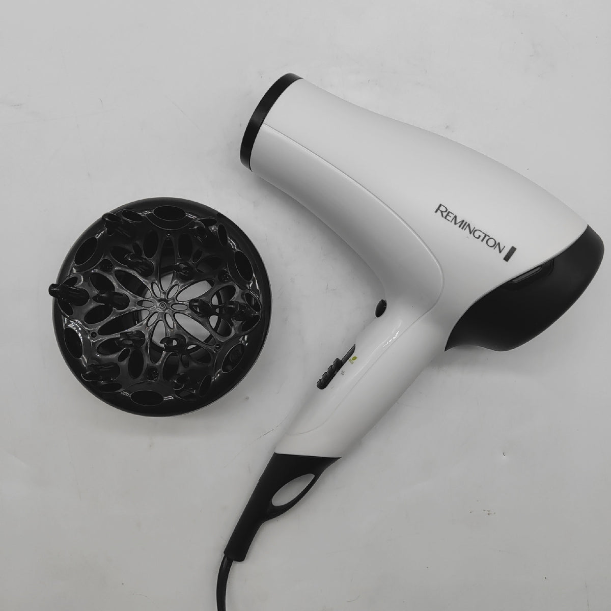 REMINGTON Haartrockner D3015 Power Volume 2000 ohne Duse siehe Foto