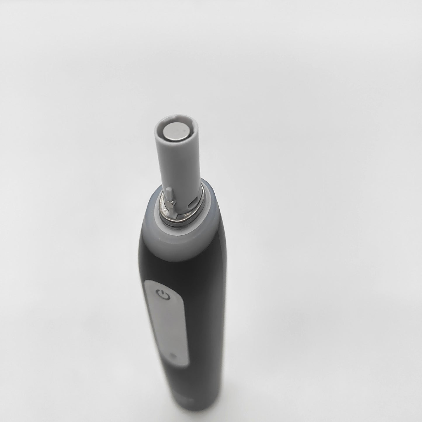Oral B Wiederaufladbare elektrische Zahnbürste iO 3 Schwarz 1 Ersatzkopf 1 Oral