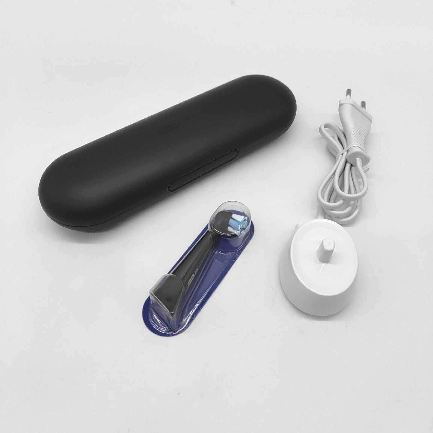 Oral B Wiederaufladbare elektrische Zahnbürste iO 3 Schwarz 1 Ersatzkopf 1 Oral
