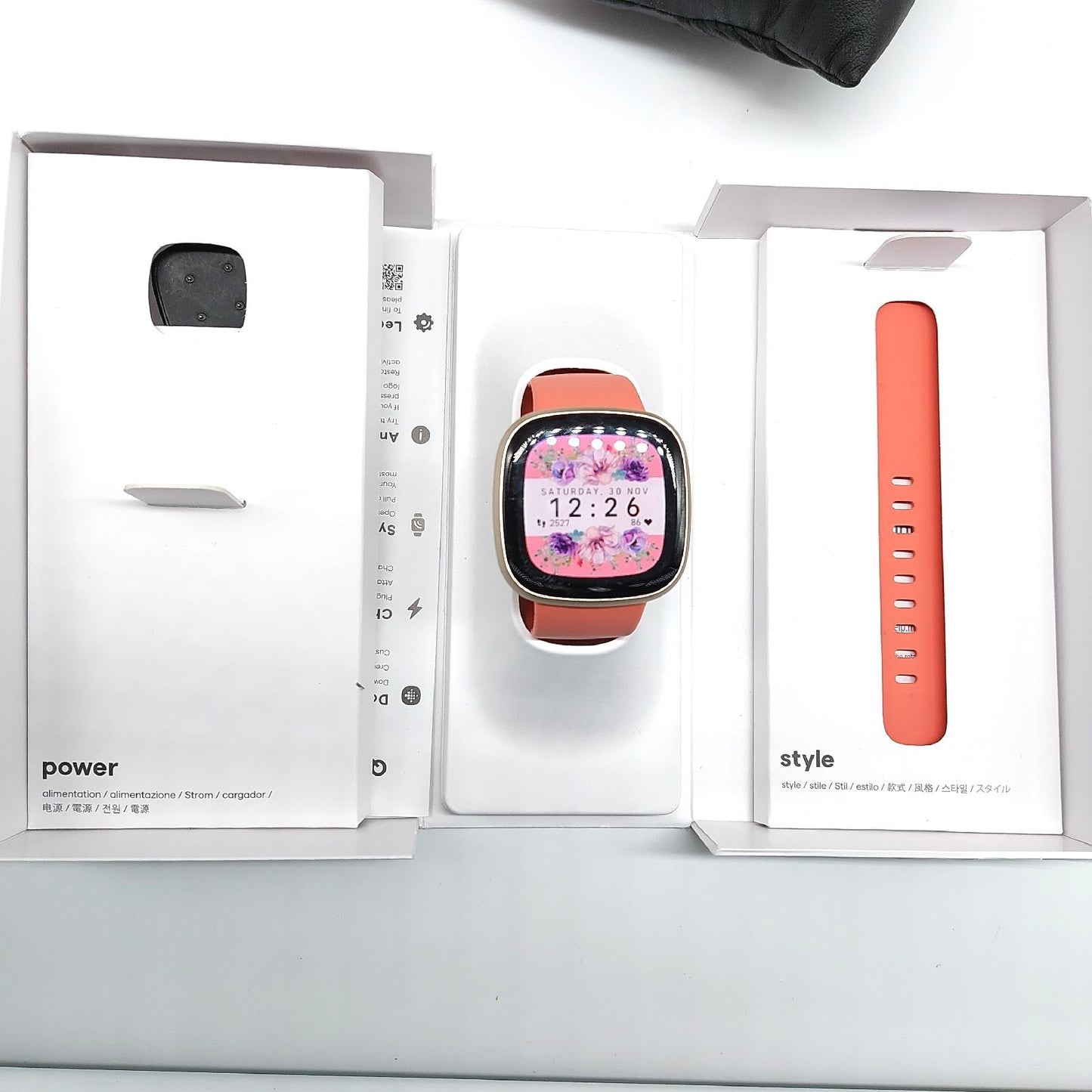 Fitbit Versa 3 Health Fitness Smartwatch mit 6-monatiger Premium-Mitgli - Defekt