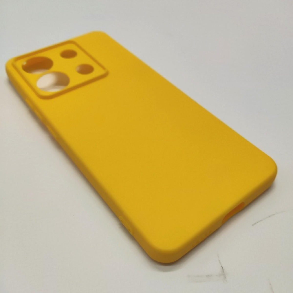 kwmobile Handyhülle für Xiaomi Redmi Note 13 Pro 5G / Poco X6 5G Hülle - weiches Handy Silikon Case - Schutzhülle Cover - Strahlend Gelb