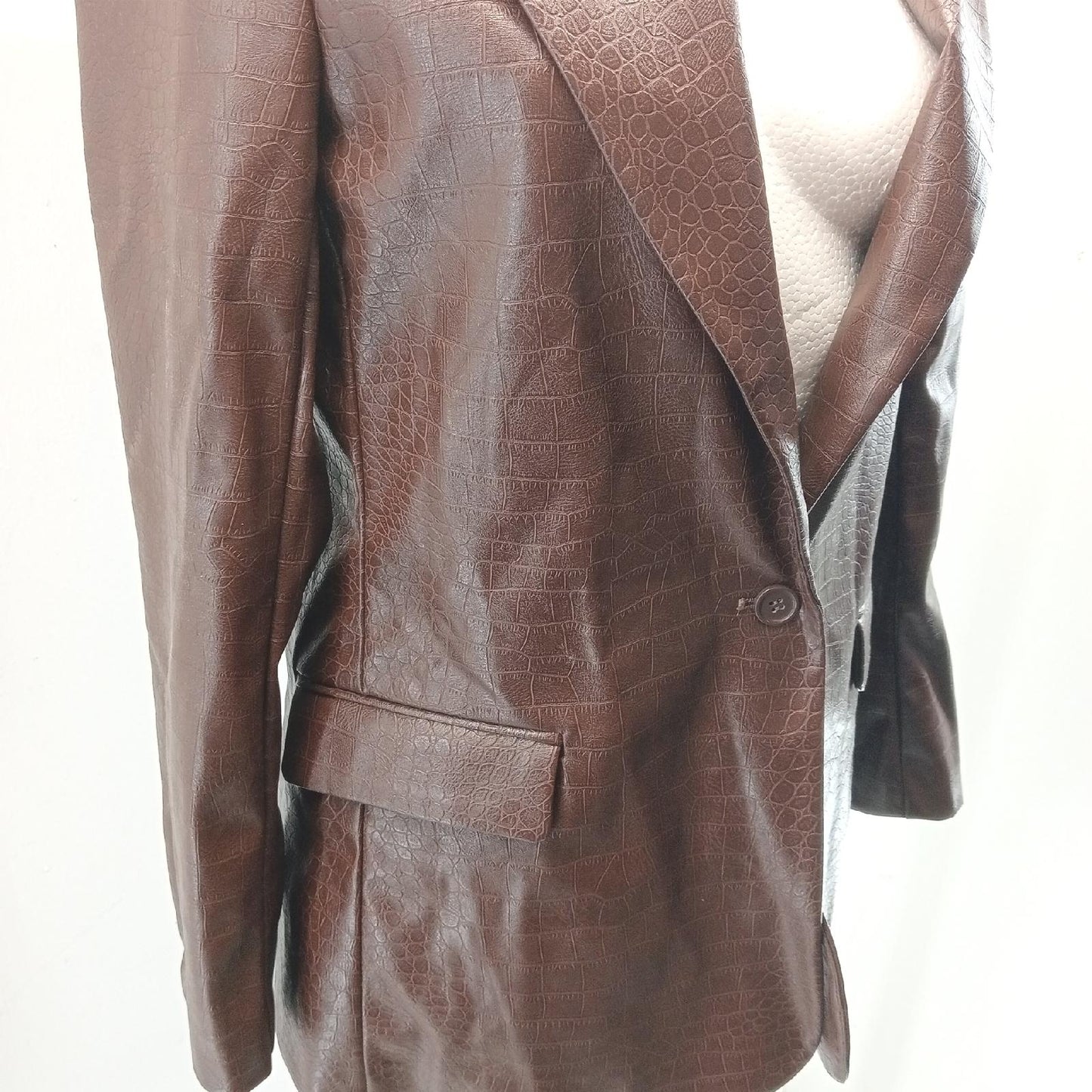 The Drop Damen Blazer Kunstleder Chocolate Croc elegant modisch zum Ausgehen