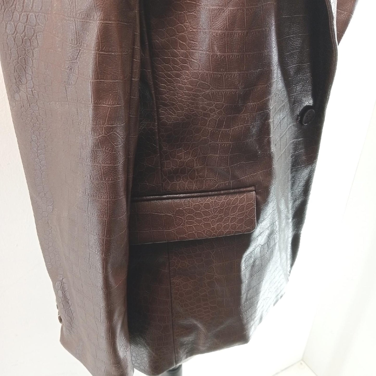 The Drop Damen Blazer Kunstleder Chocolate Croc elegant modisch zum Ausgehen