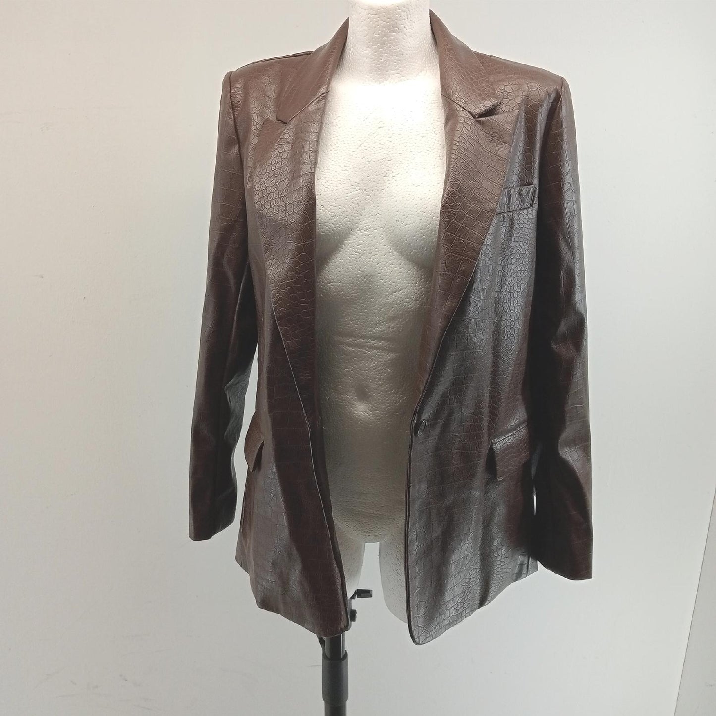 The Drop Damen Blazer Kunstleder Chocolate Croc elegant modisch zum Ausgehen