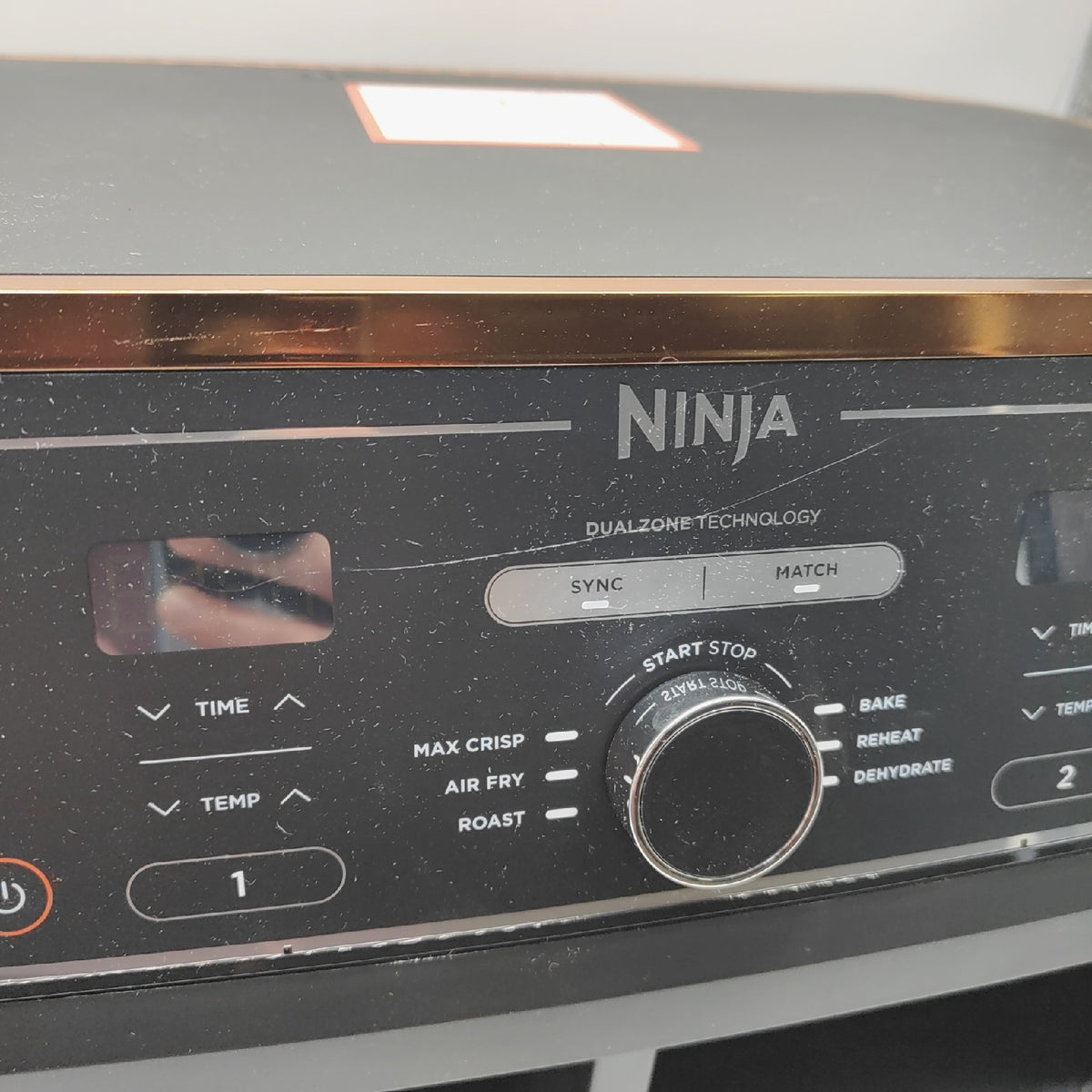 Ninja Foodi MAX Dual Zone Heißluftfritteuse, 9,5L Airfryer, 2 Fächer, mit Zange, Antihaftbeschichtung, spülmaschinenfeste Körbe, 6-in-1, Amazon Exklusiv, Kupfer/Schwarz, AF400EUCP