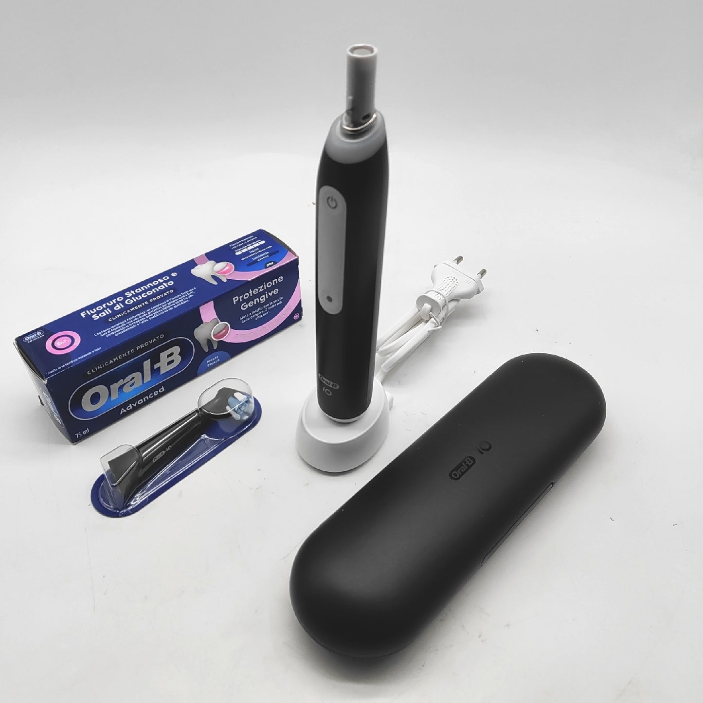 Oral-B Wiederaufladbare elektrische Zahnbürste iO 3 Schwarz 1 elektrische Oral