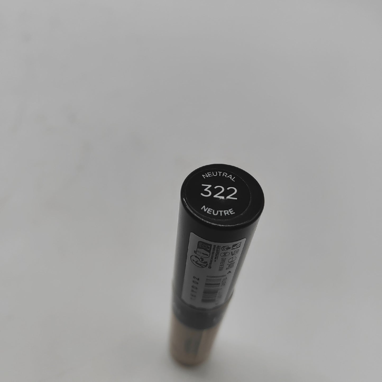 LâOrß©al Paris Infaillible 24H Concealer 2-in-1-Foundation 322 Elfenbein Gesicht