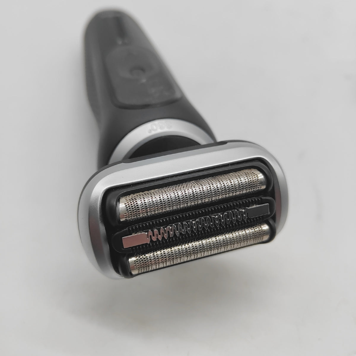 Braun Serie 7 Elektrorasierer Wet Dry Barttrimmer für Männer lädt nicht