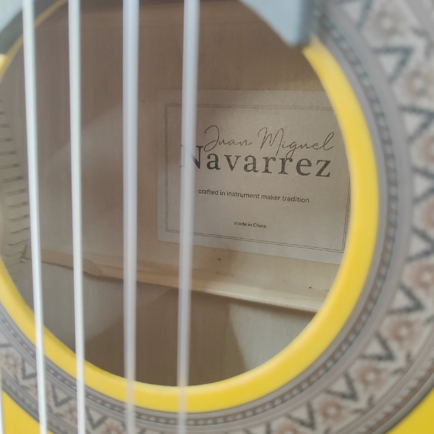 Juan Miguel Navarrez klassische Gitarre Saiteninstrument 44 Honigfarbe Acoustic Klang
