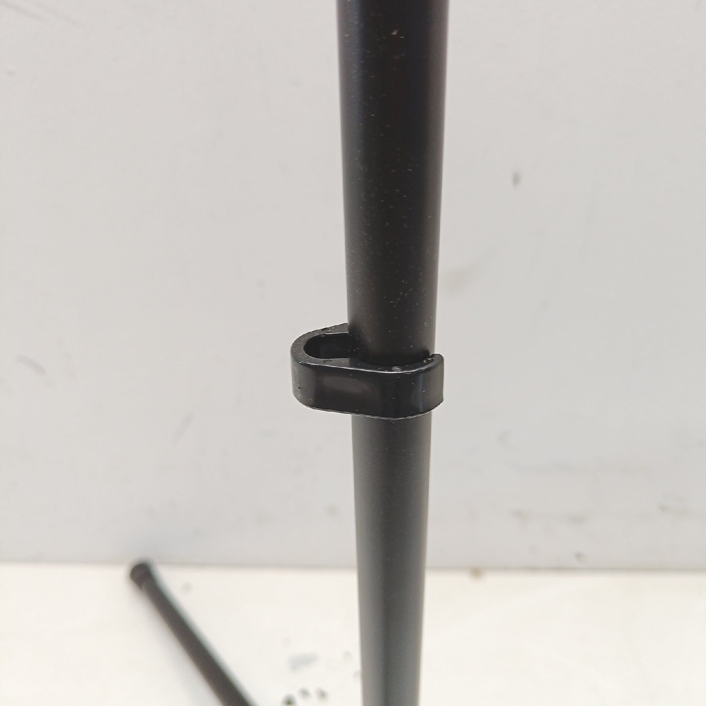 Amazon Basics Mikrofonständer Zubehör Stativ bis 218 cm Teleskopverstellbar stabil